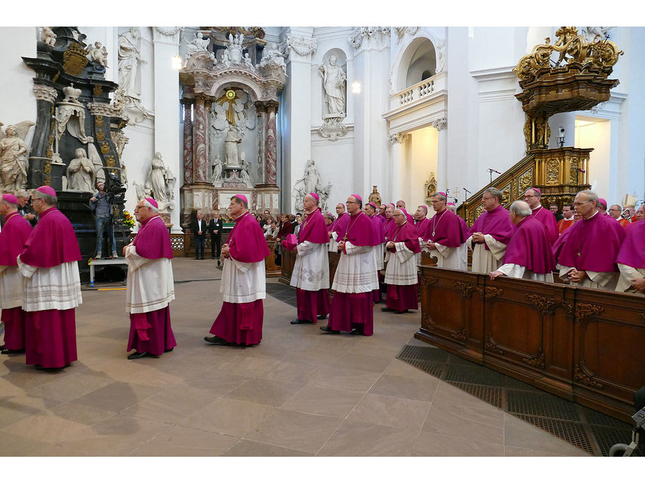 Abschlussvesper der Bischofskonferenz mit Austeilung des Bonifatiussegens (Foto: Karl-Franz Thiede)